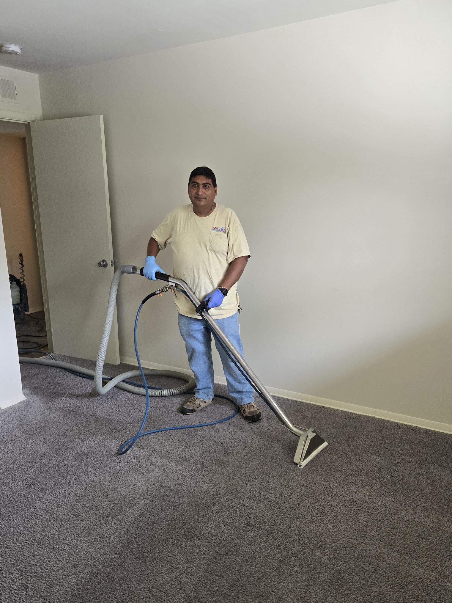 Nice Pro technician professionally cleaning carpet